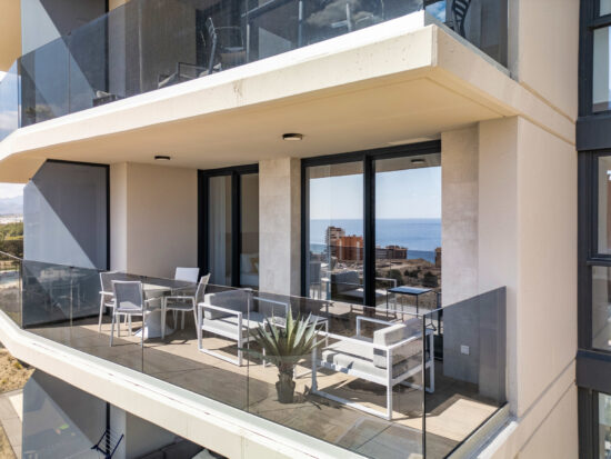 Nowoczesny apartament z widokiem na morze w Benidorm